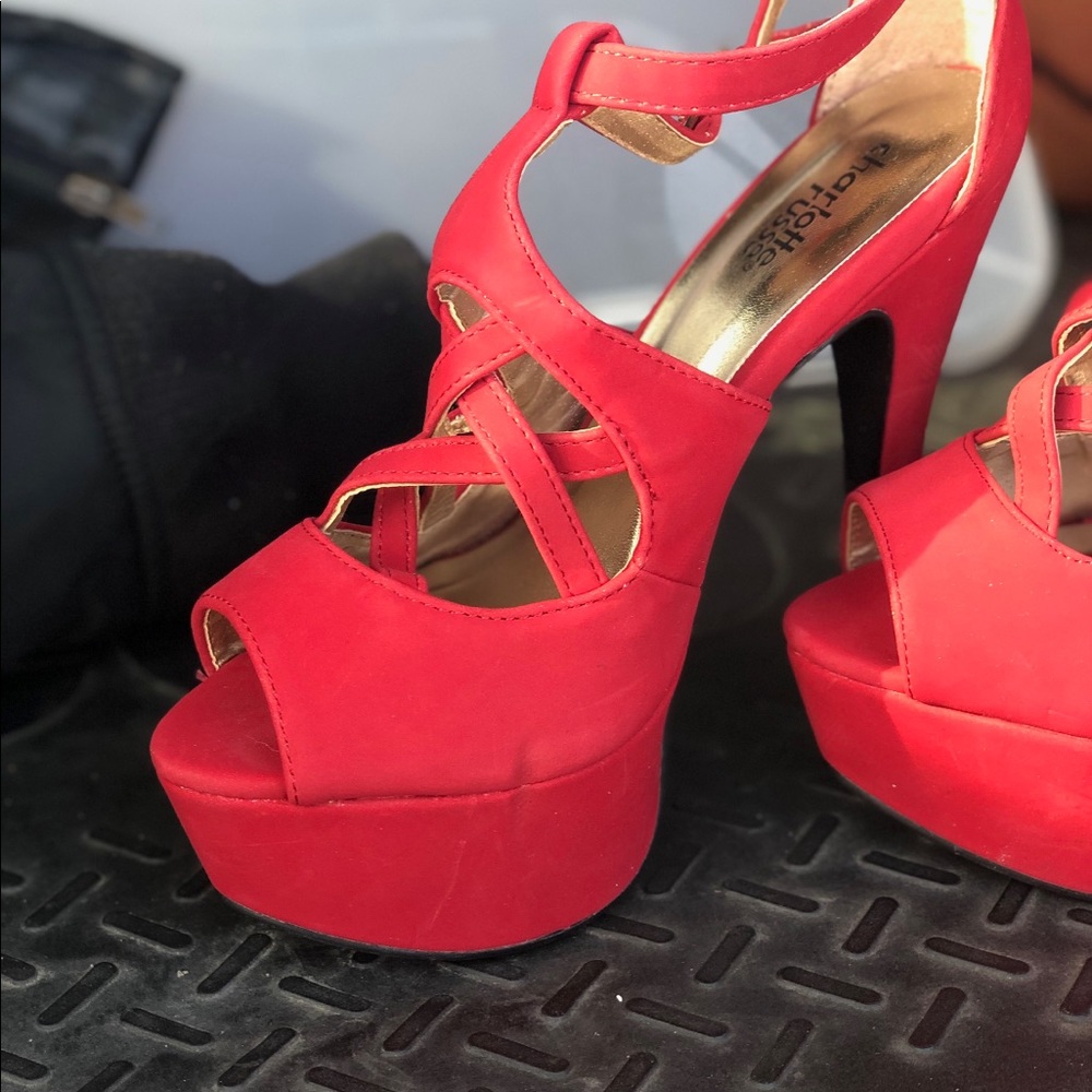 Red shoes - Picture 3 of 3